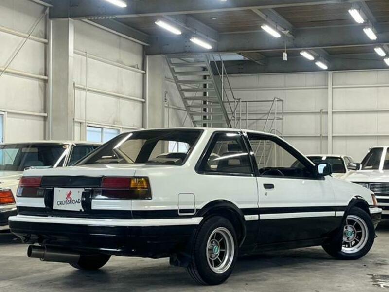 COROLLA LEVIN