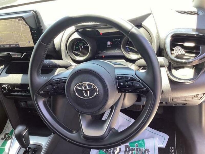 YARIS CROSS