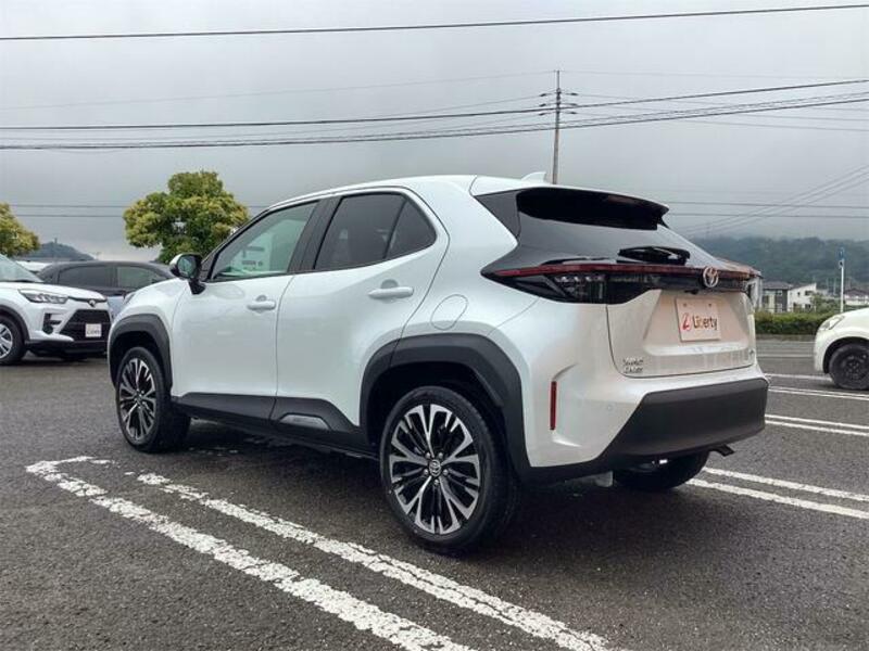 YARIS CROSS