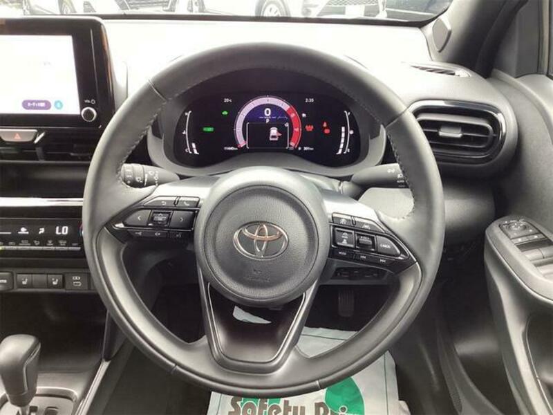 YARIS CROSS