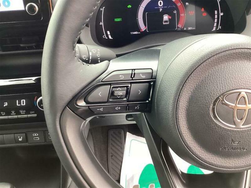 YARIS CROSS