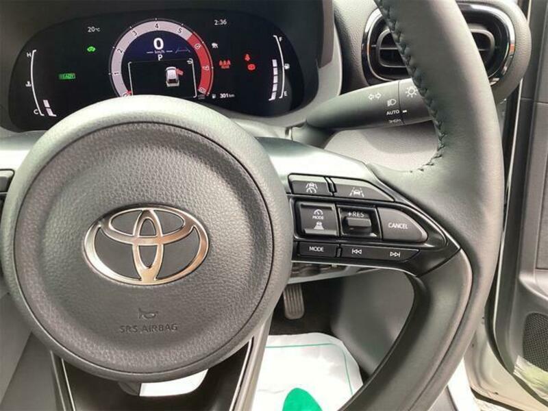 YARIS CROSS