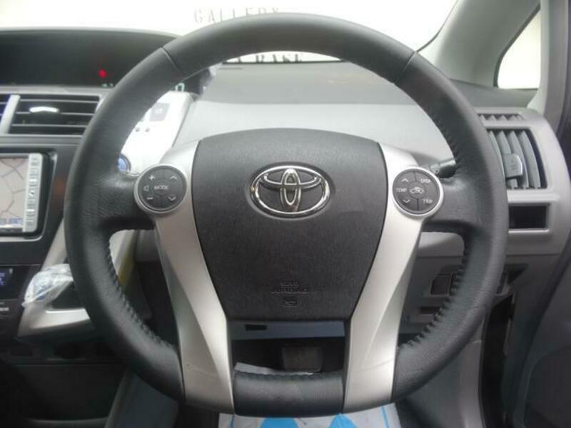 PRIUS ALPHA