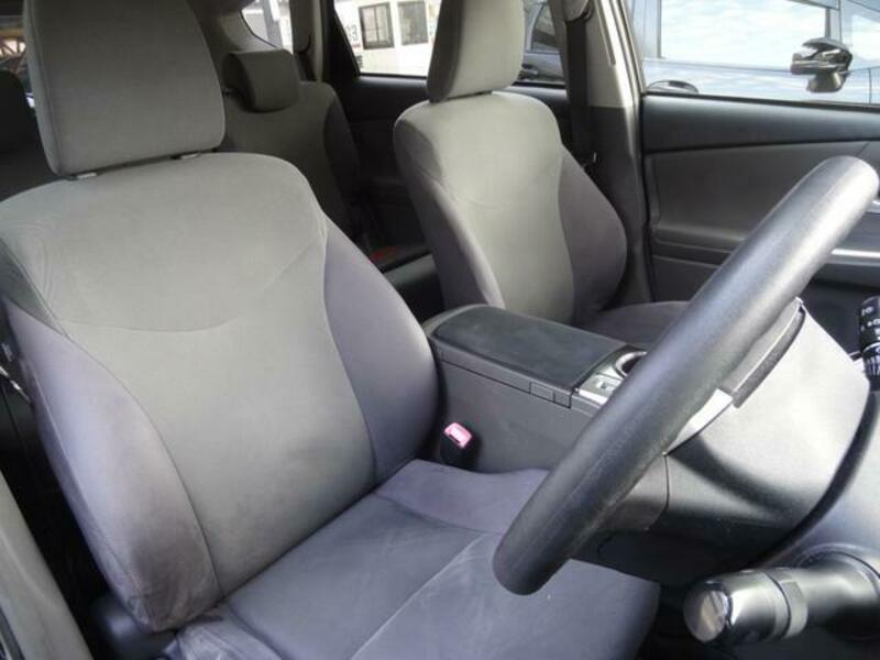 PRIUS ALPHA