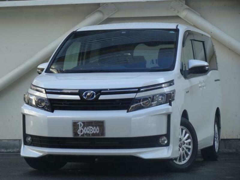 TOYOTA VOXY
