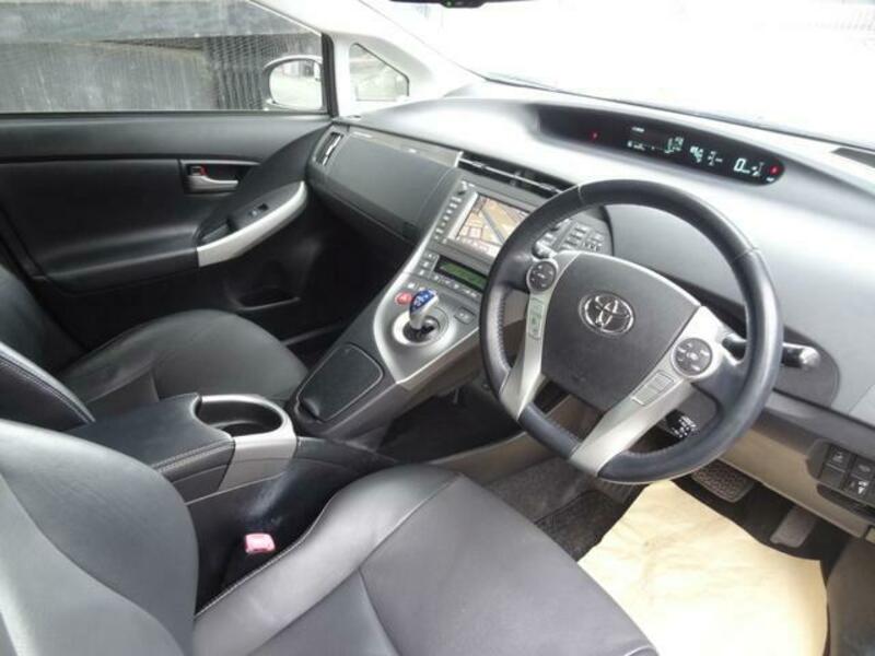 PRIUS PHV