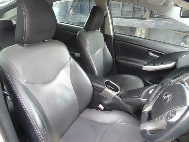 PRIUS PHV