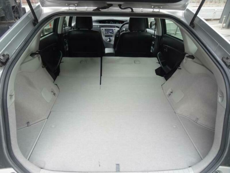 PRIUS PHV