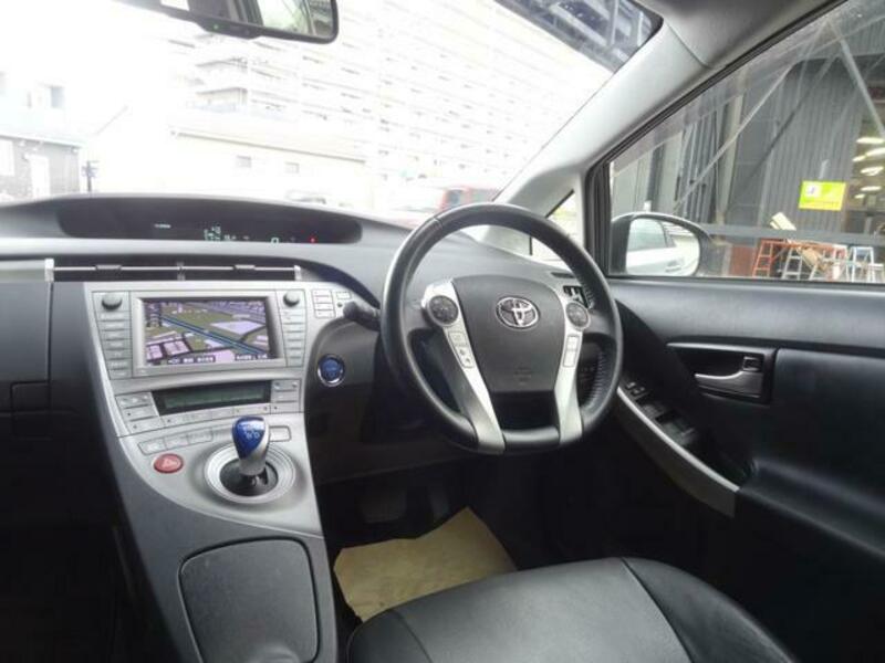 PRIUS PHV
