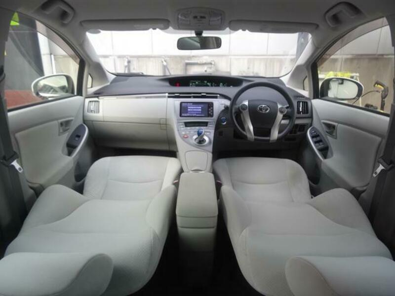 PRIUS PHV