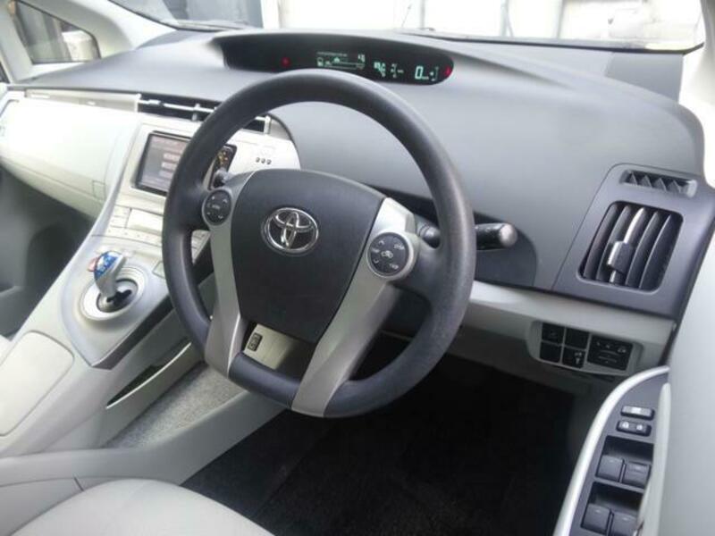PRIUS PHV