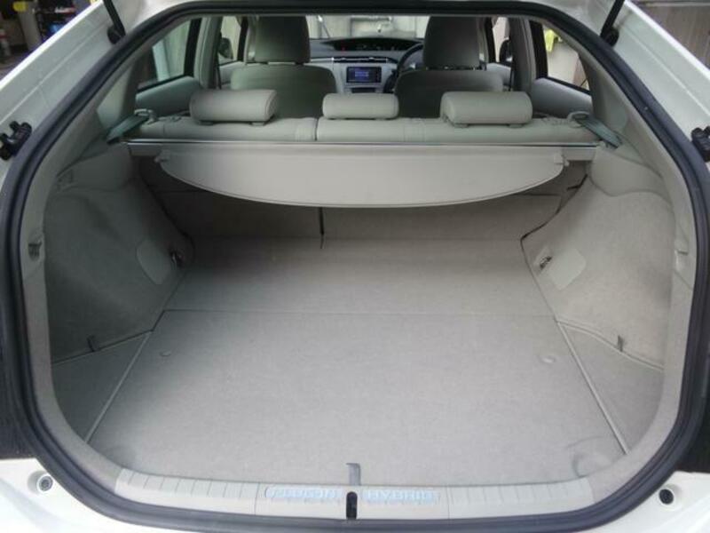 PRIUS PHV