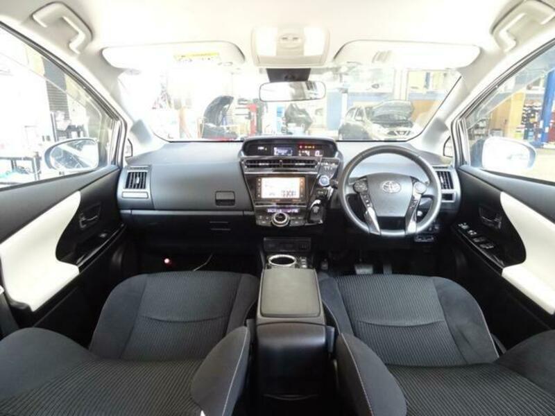 PRIUS ALPHA