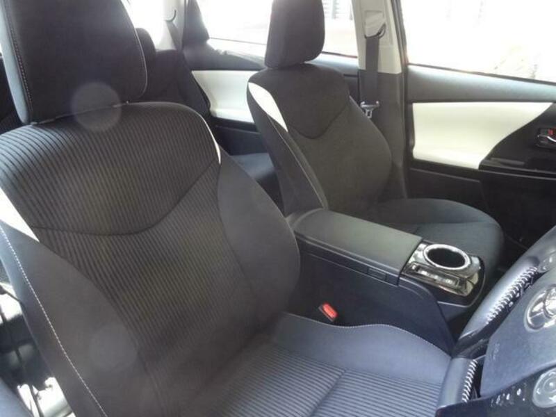 PRIUS ALPHA