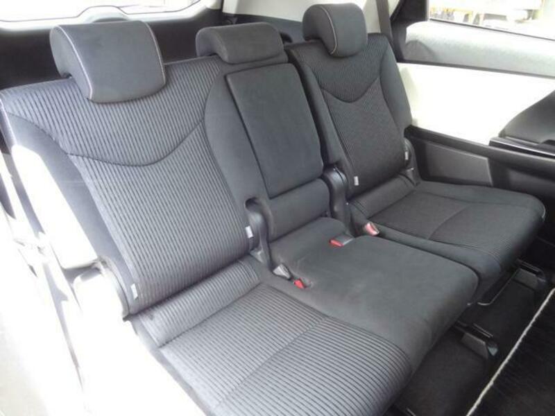 PRIUS ALPHA