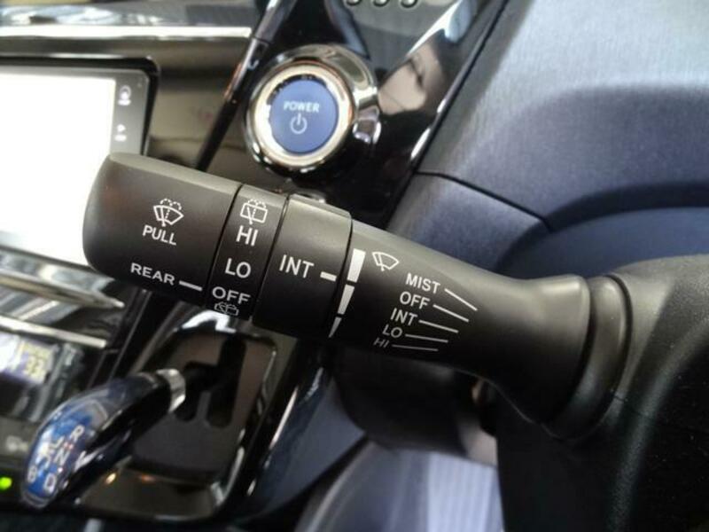 PRIUS ALPHA