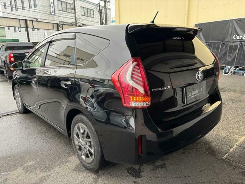 PRIUS ALPHA