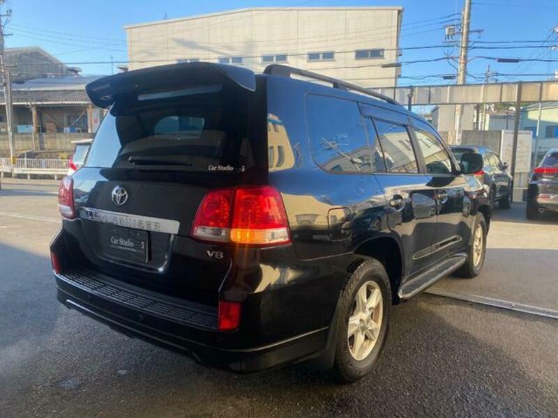 LAND CRUISER