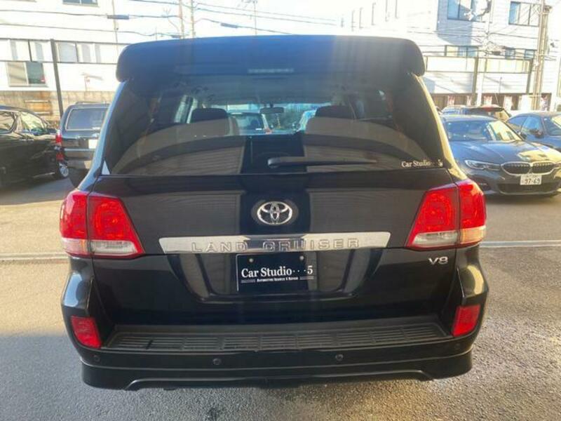 LAND CRUISER