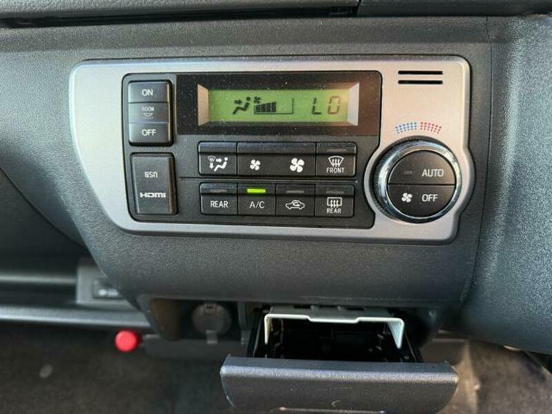 HIACE COMMUTER