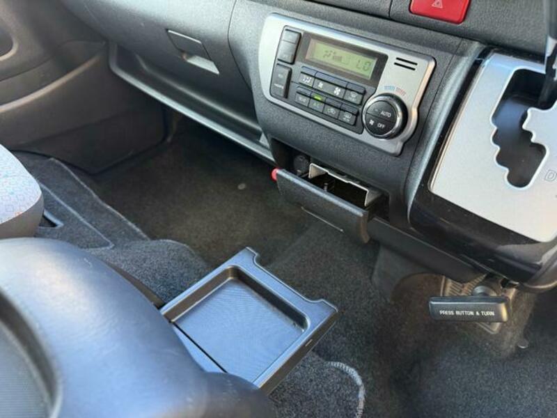 HIACE COMMUTER