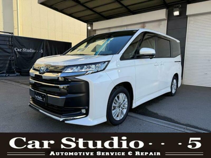 TOYOTA NOAH