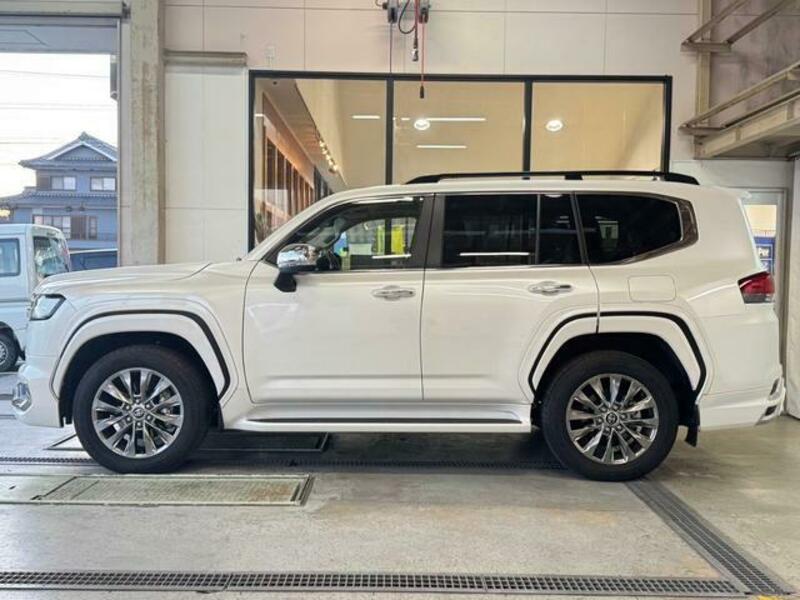 LAND CRUISER