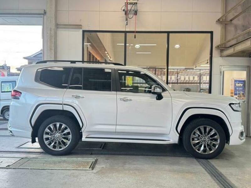 LAND CRUISER