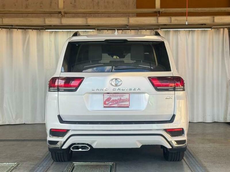 LAND CRUISER