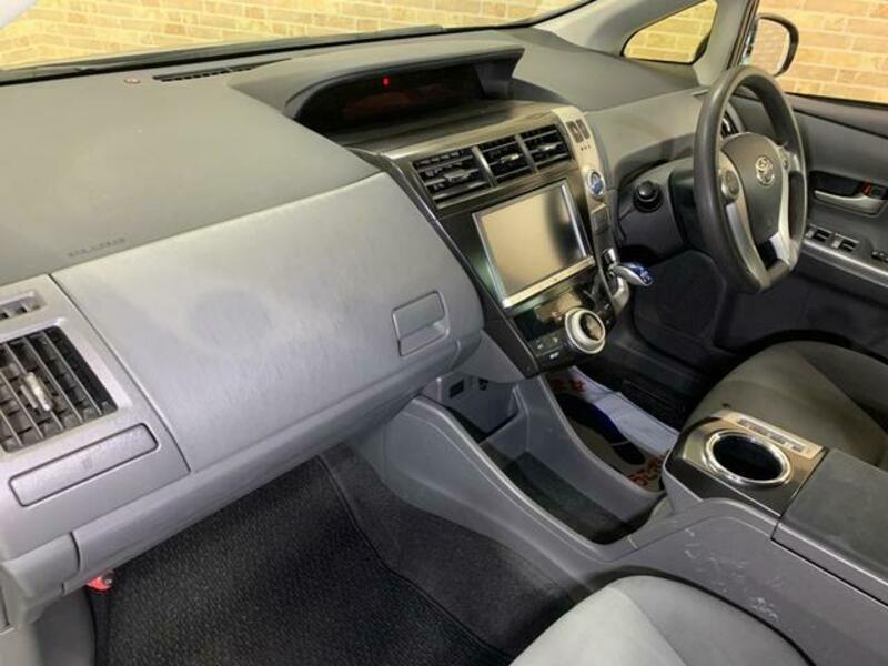 PRIUS ALPHA
