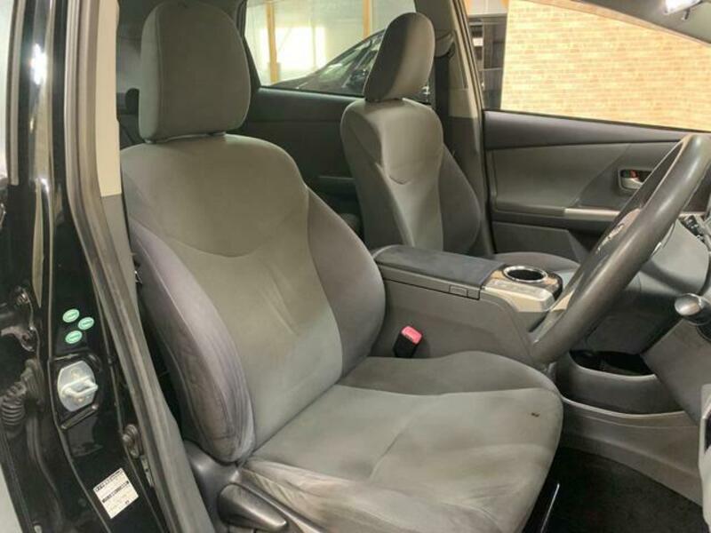 PRIUS ALPHA