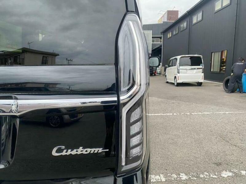 N BOX CUSTOM