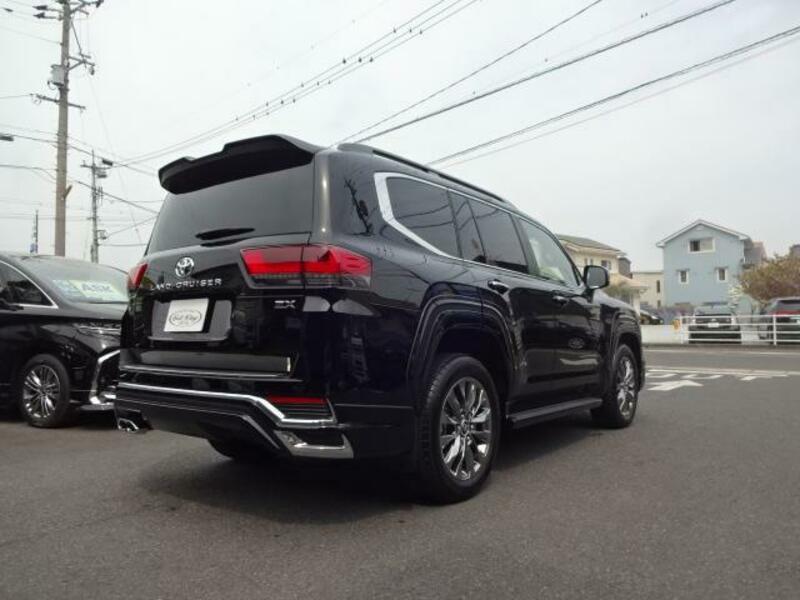 LAND CRUISER