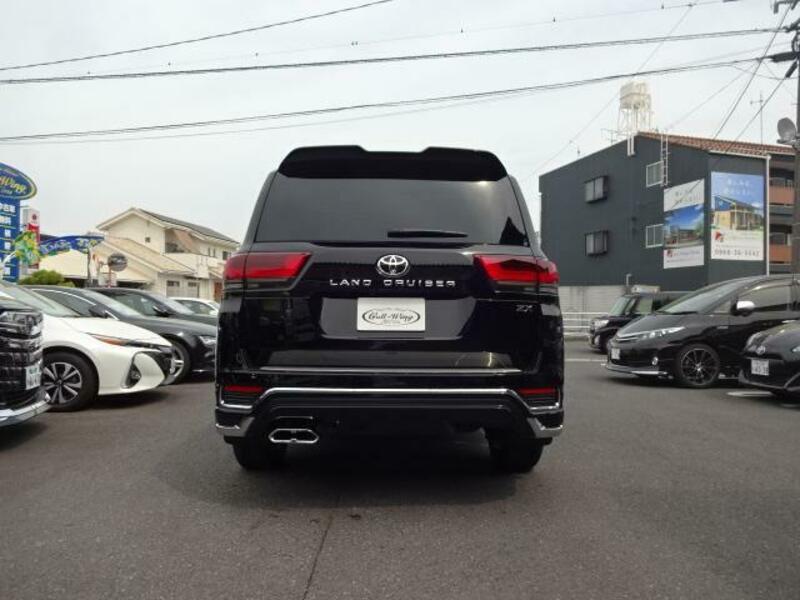 LAND CRUISER