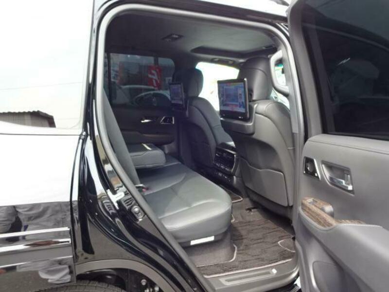 LAND CRUISER