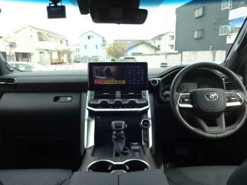 LAND CRUISER
