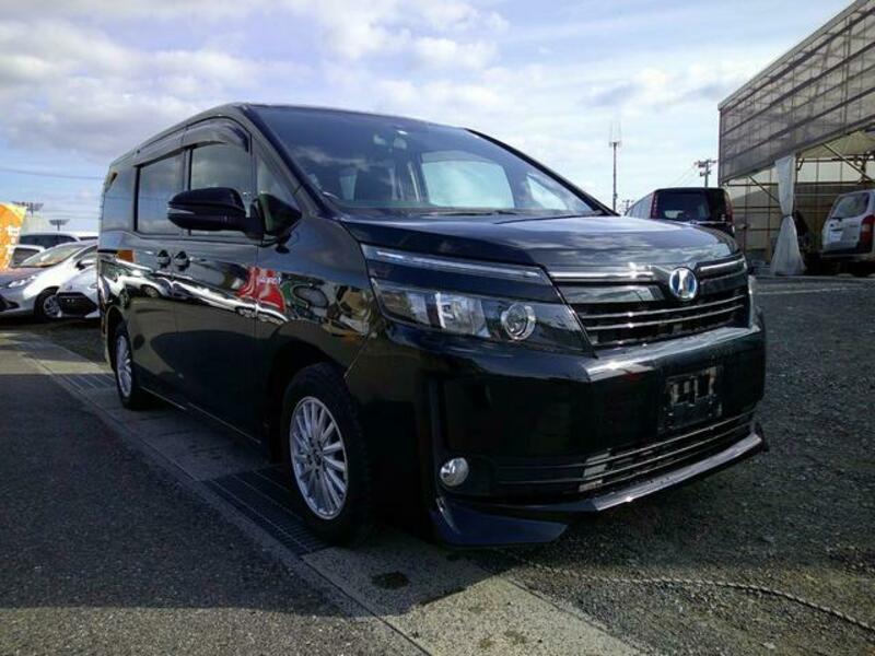 TOYOTA VOXY