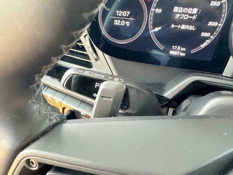 911