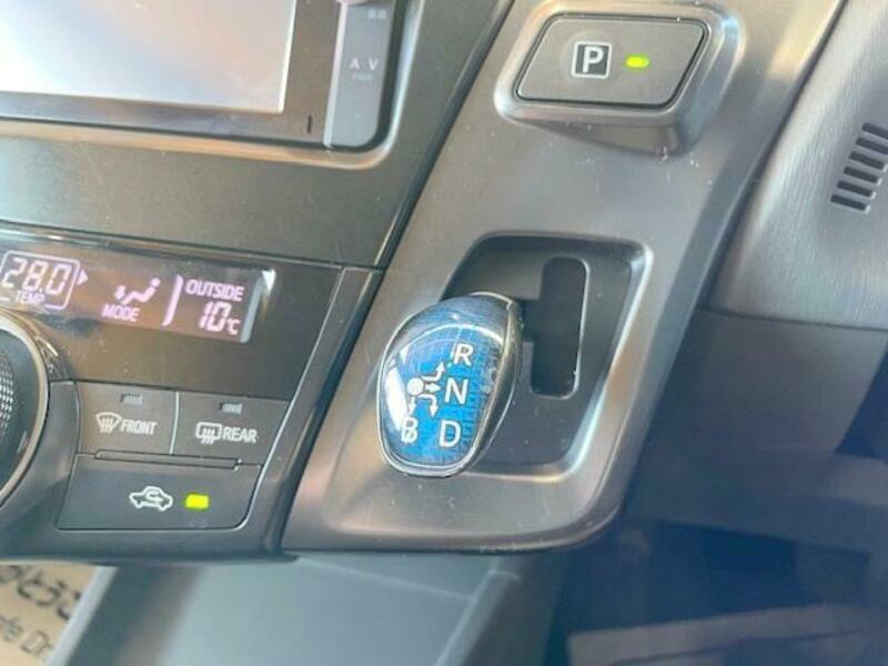 PRIUS ALPHA