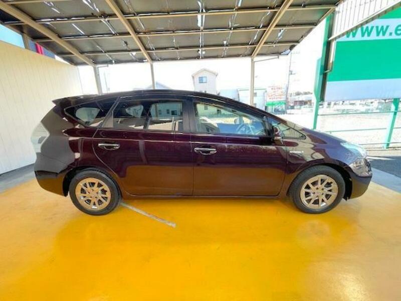 PRIUS ALPHA