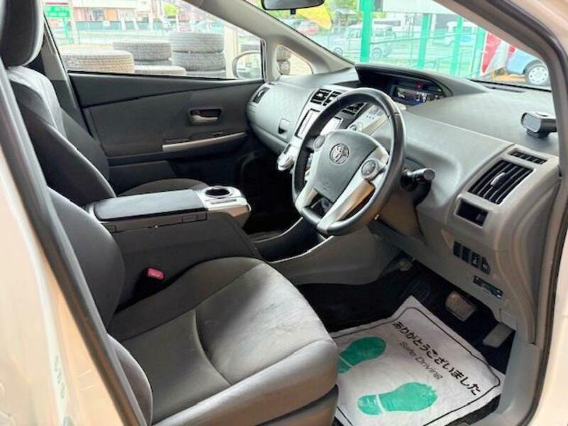 PRIUS ALPHA