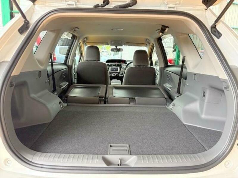 PRIUS ALPHA