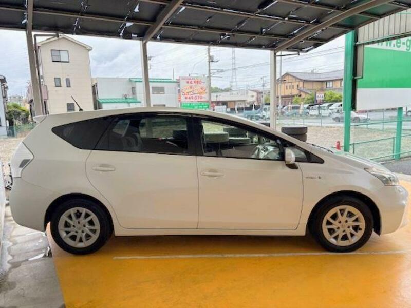 PRIUS ALPHA