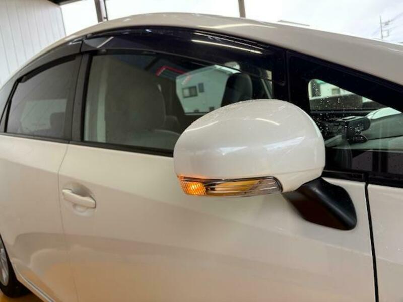 PRIUS ALPHA