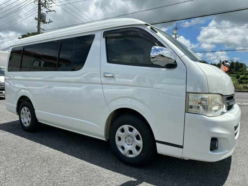 TOYOTA HIACE