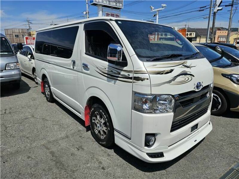TOYOTA HIACE VAN