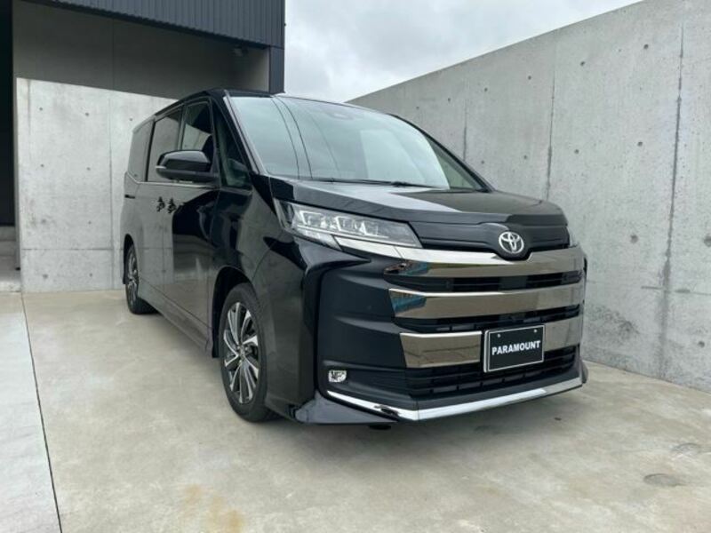 TOYOTA NOAH