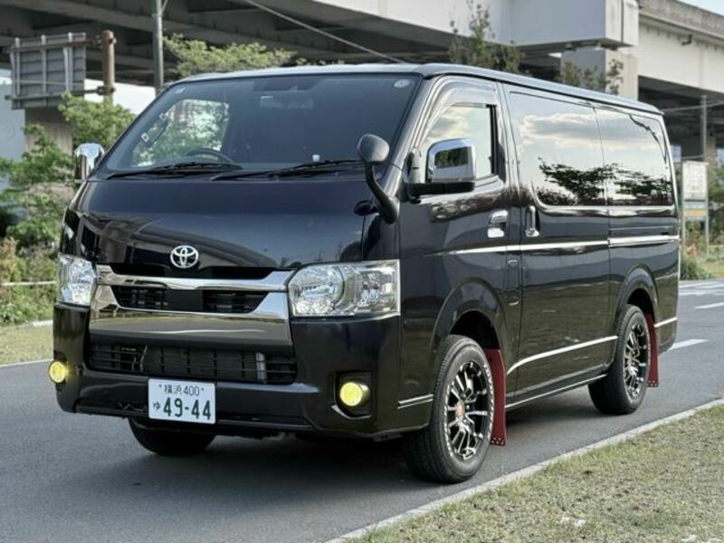 TOYOTA HIACE VAN