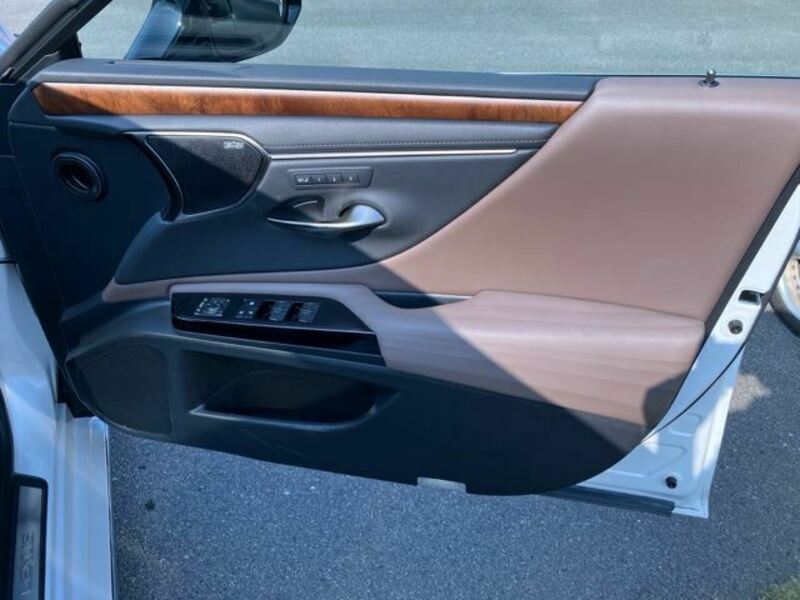 ES
