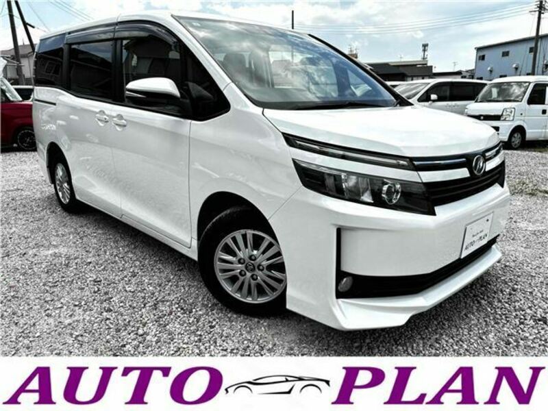 TOYOTA VOXY